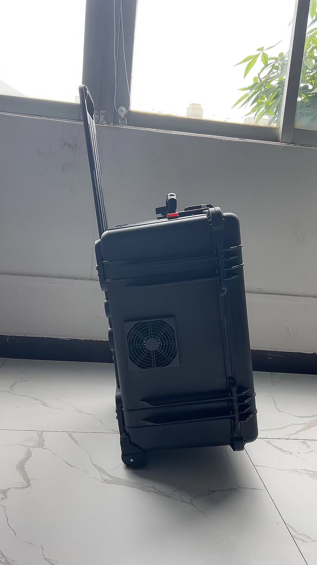 云岩手拉箱型移动通信干扰器